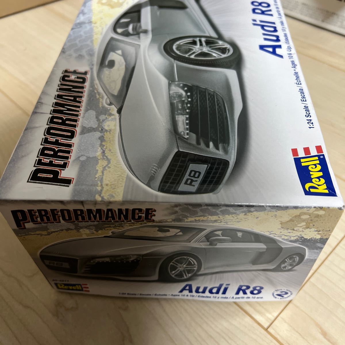 レベル Revell 未組立 プラモデル 1/24 アウディ R8 AUDI モノグラム　monogram ドイツレベル_画像2