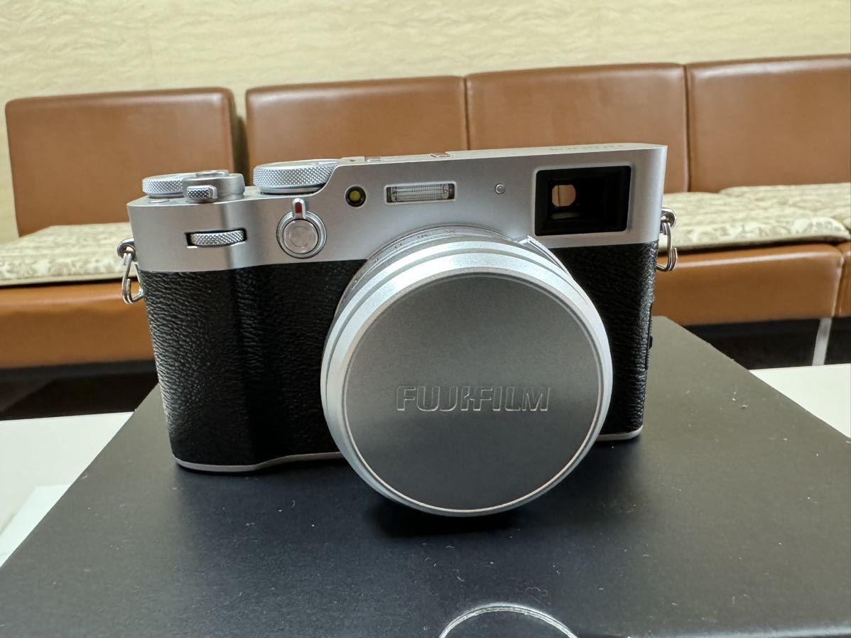 完全売り切りFUJIFILM X100V 新品に近い　富士フィルム デジタルカメラ おまけ付き_画像1