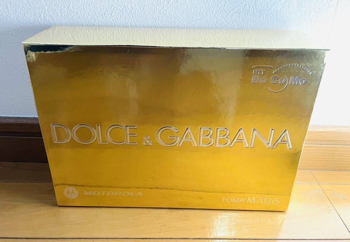 #[ rare ][ unused ][ beautiful goods ][ free shipping ]DOLCE&GABBANA GOLD FOMA terminal M702iS Dolce & Gabbana Dolce&Gabbana DoCoMo galake- mobile telephone 