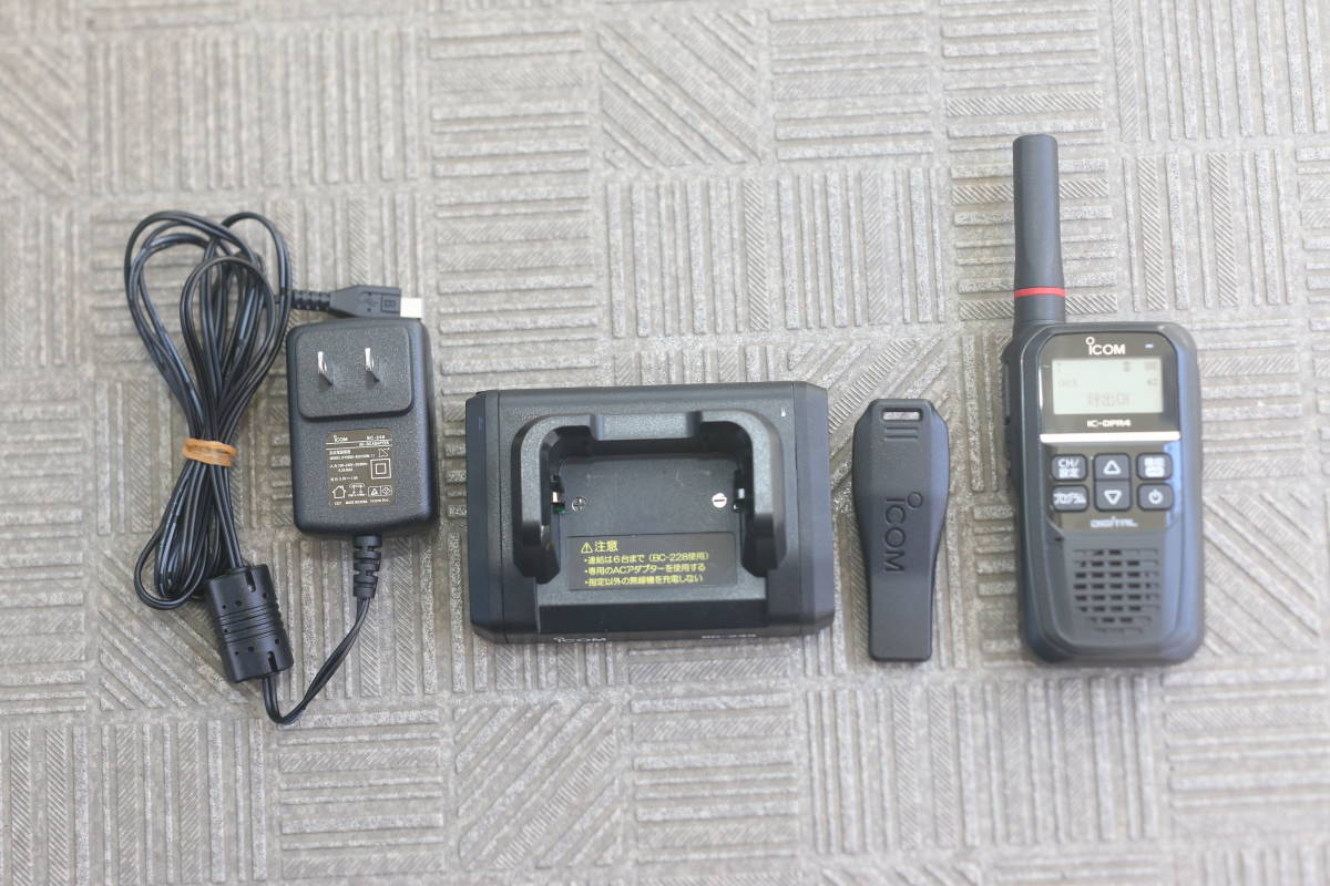 [ operation OK] Icom ICOM digital simple transceiver IC-DPR4 + connection charger BC-249 registration department full set waterproof 2W business specification waste department ending 