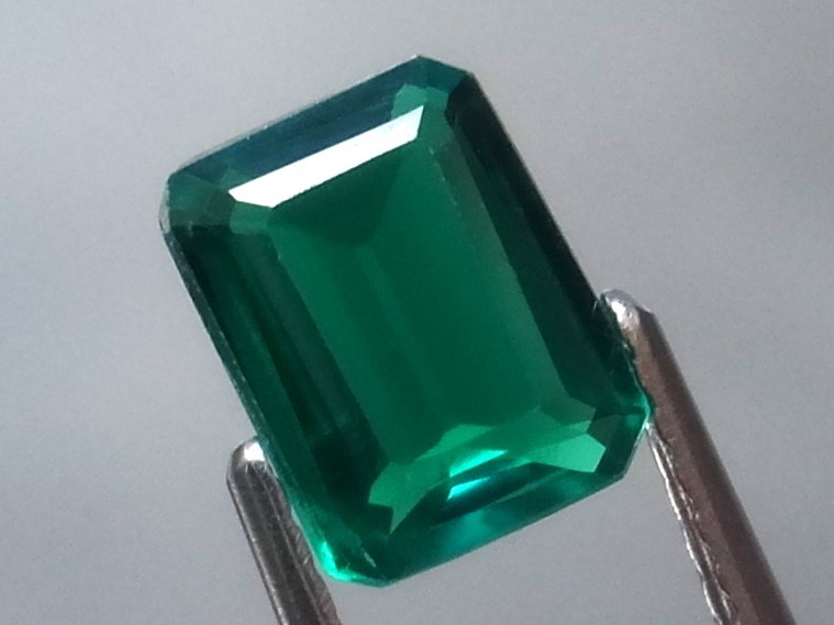 1.06ct 新品・コロンビアカラー合成バイロンエメラルド 超希少入手困難・バイロン社製 _画像1