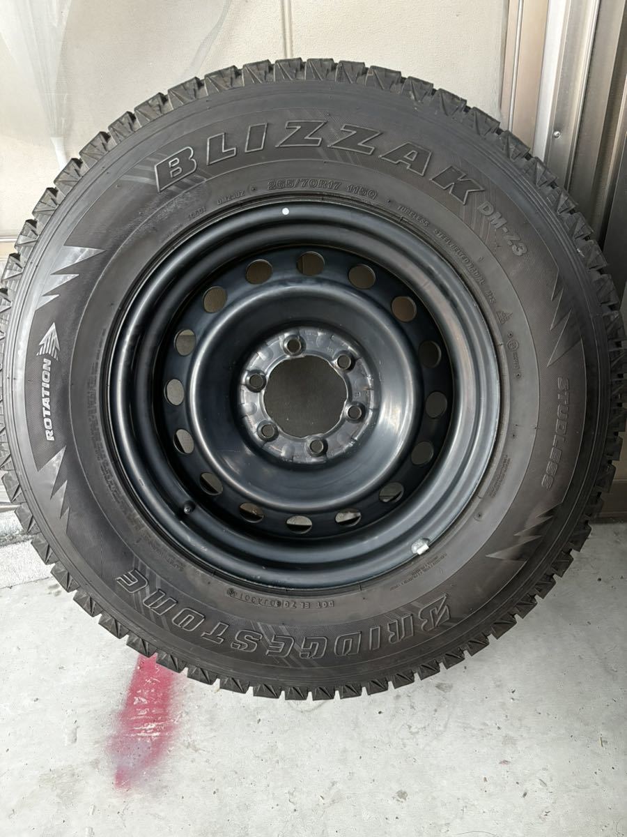 スタッドレスタイヤ 265/70R17 FJクルーザー　純正　スチールホイール_画像1