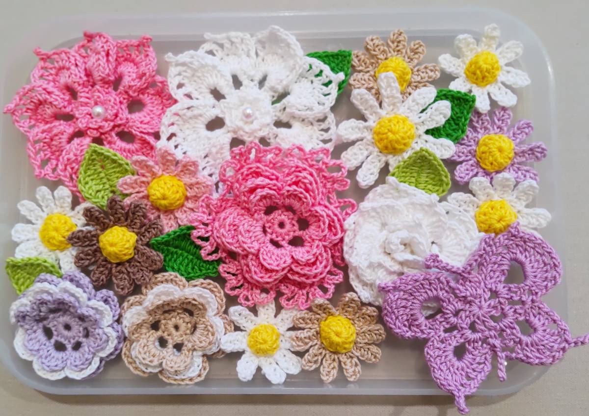レース編みお花のモチーフ♪　 お花いろいろ　ちょうちょ付き　蝶　ハンドメイド_画像1