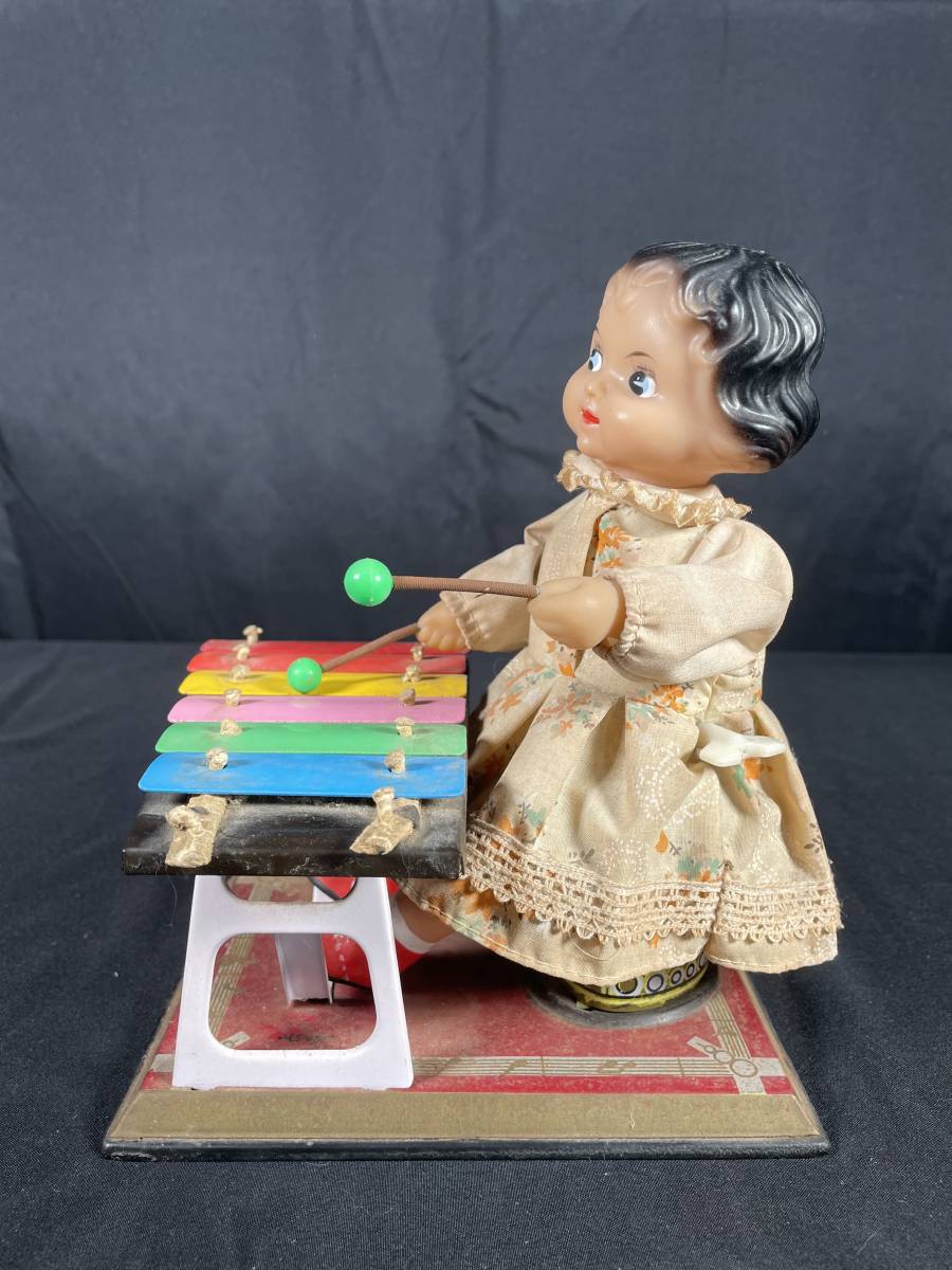 【14】ブリキのおもちゃ 鉄琴をたたく女の子 ゼンマイ式 昭和レトロ 中国製_画像3