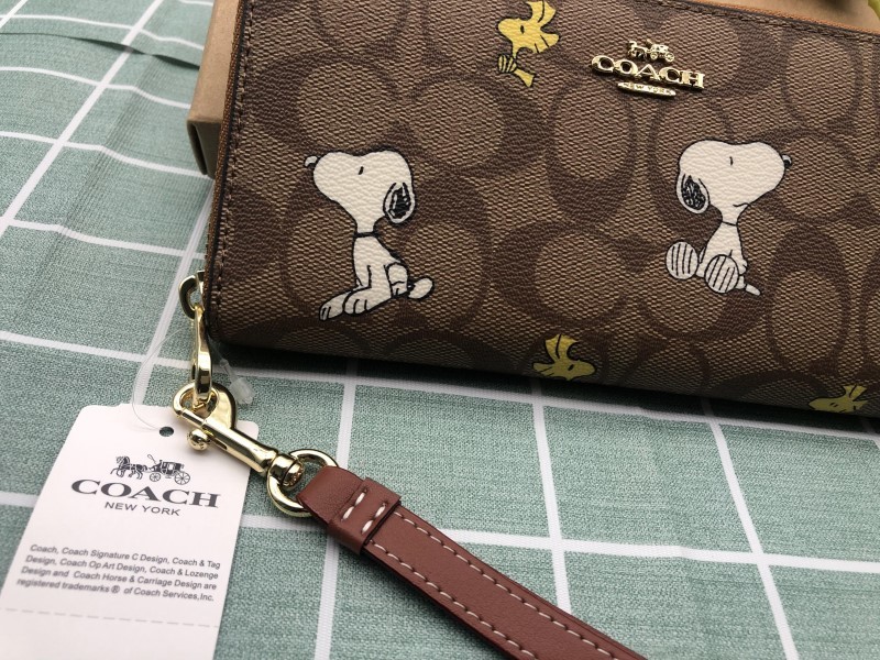 COACH コーチ 財布 長財布 SNOOPY スヌーピー プレゼント ブランド 小銭入れあり ギフト 新品未使用 レザー ストラップ付き ギフト A147_画像4