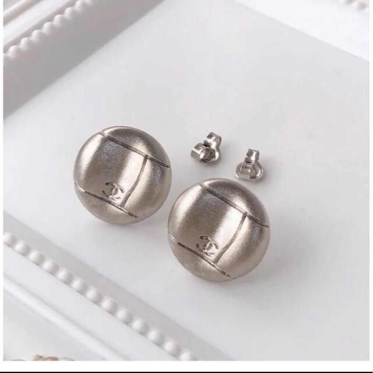 ヴィンテージ 希少 CHANELシャネル ボタン ピアス シルバー 正規 ヴィンテージ 希少 CHANELシャネル ボタン ピアス シルバー 正規
