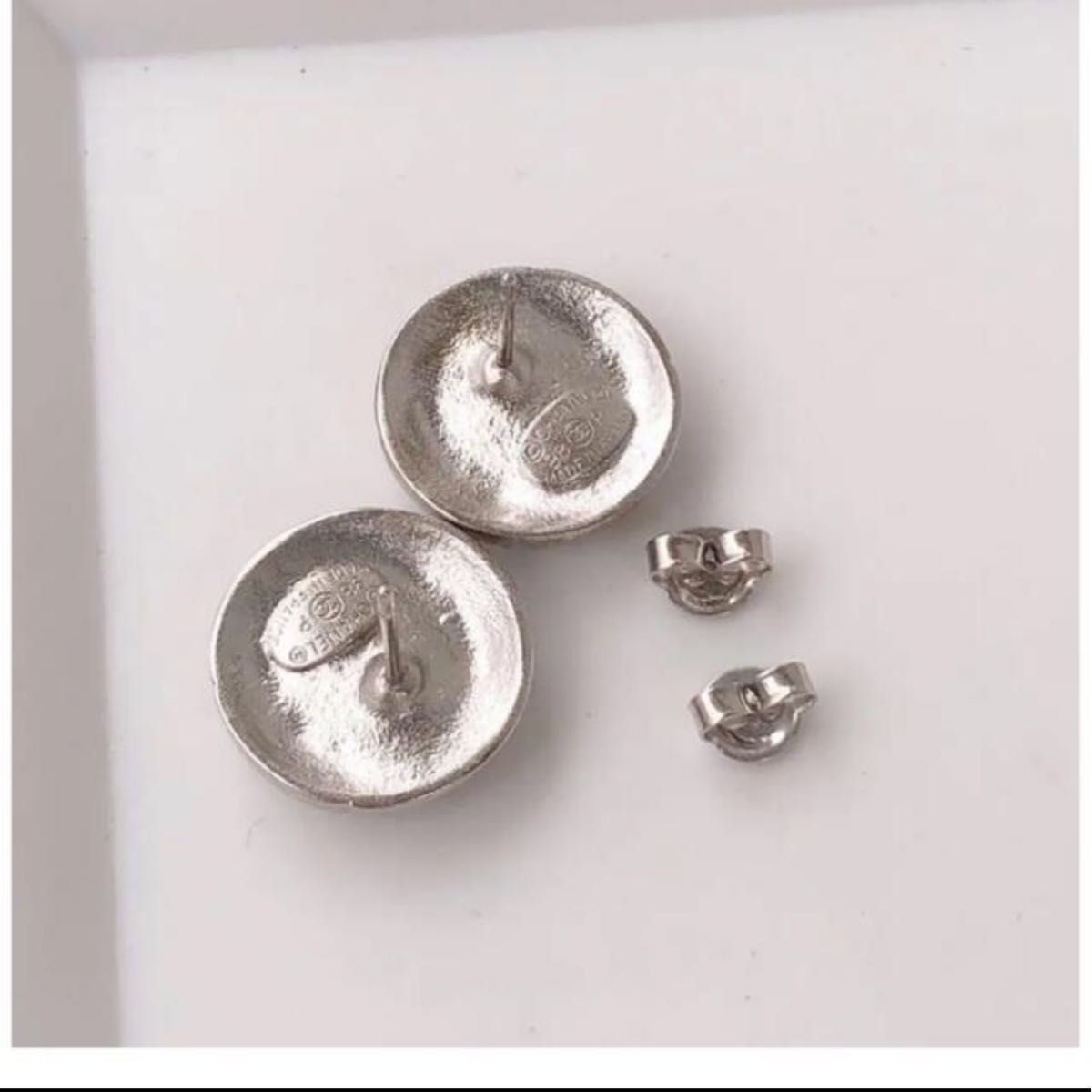 ヴィンテージ 希少 CHANELシャネル ボタン ピアス シルバー 正規 ヴィンテージ 希少 CHANELシャネル ボタン ピアス シルバー 正規