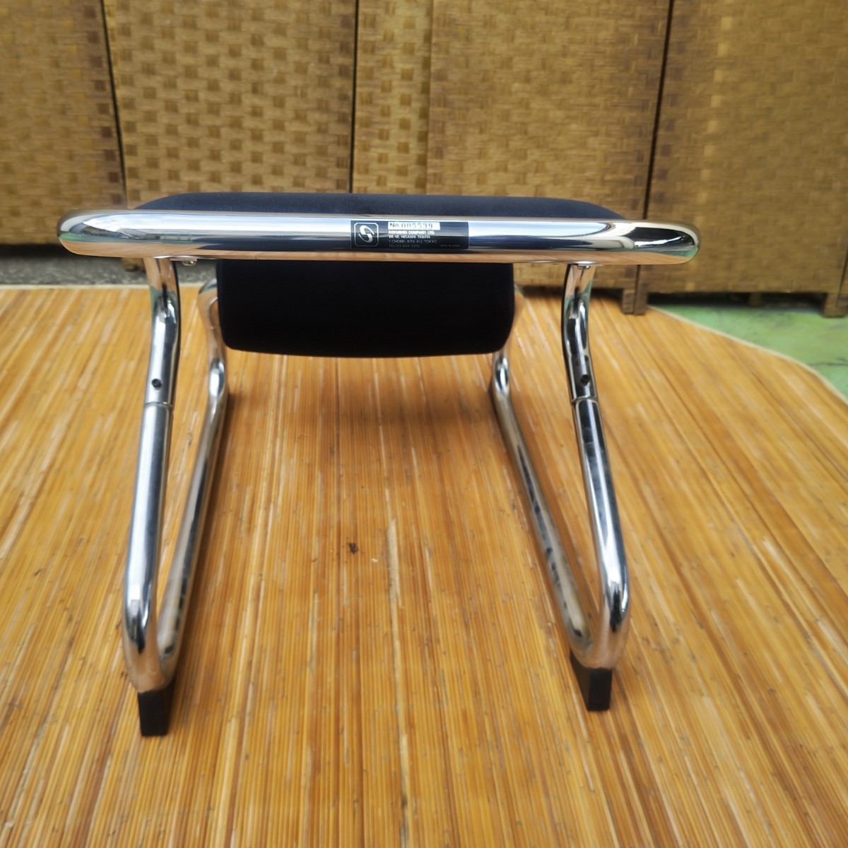 *[ko расческа n Company балансировочный стул ]KOKUSHIN COMPANY No.005539 высота 55× ширина 50× глубина 66cm черный мебель стул интерьер 134-91
