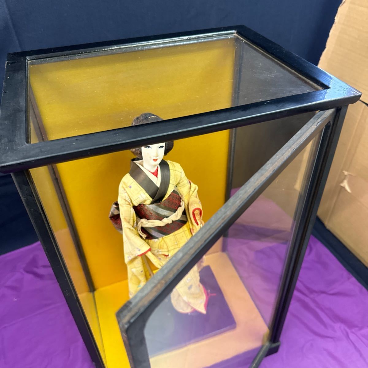 ◆中古 日本人形 女性 着物 コレクション ガラスケース付 置物 飾り 和風 インテリア 昭和レトロ 135-90_画像4