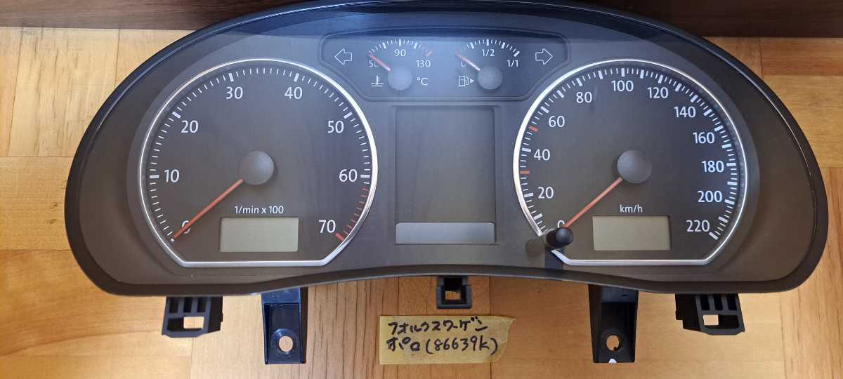 ポロ　スピードメーター　WVWZZZ 9NZ7D　中古　フォルクスワーゲン　Volkswagen Polo 速度計　メーター　8万キロ代　86639キロ_画像1