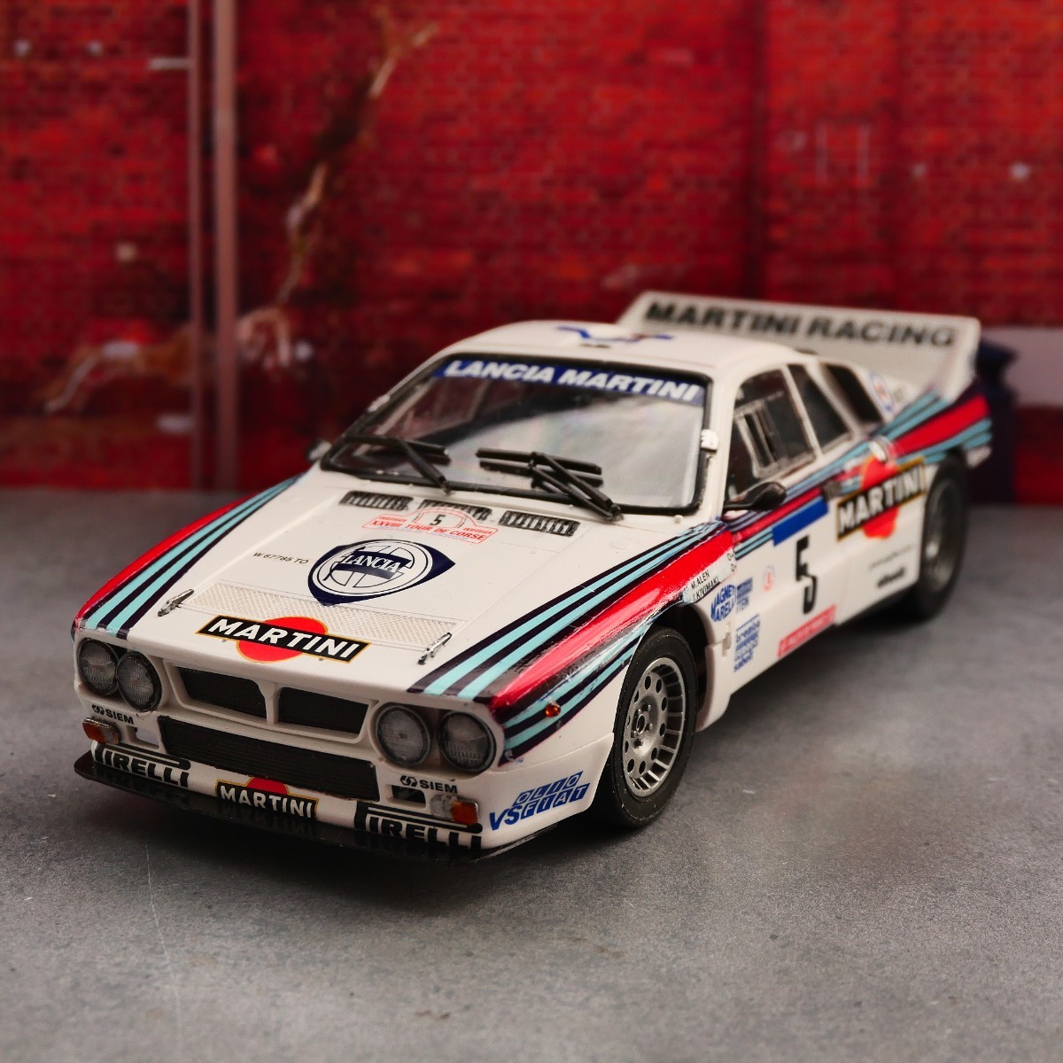 送料込み　ハセガワ　ランチアラリー037 1/24 組み立て済みプラモデルジャンク品　HASEGAWA LANCIA _画像1