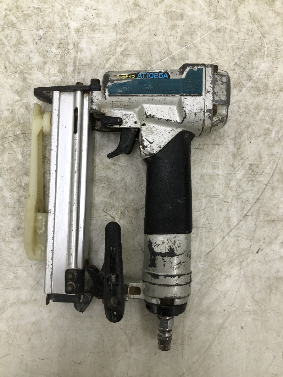 【中古品】★makita 常圧エアタッカ AT1025A　本品のみ　動作確認済　/　ITPPJHIFY0KY_画像1