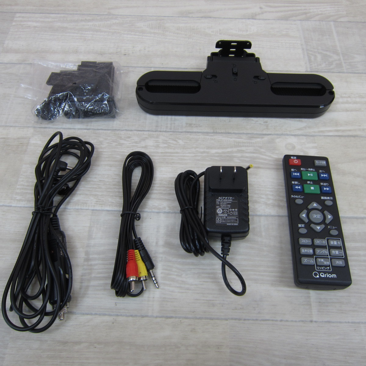 12239PC23【中古品】[山善] ヘッドレストモニター DVDプレーヤー 10.1インチ(16:9) AUX Black 車載用 CPRM対応 CPD-M101(B)_画像9