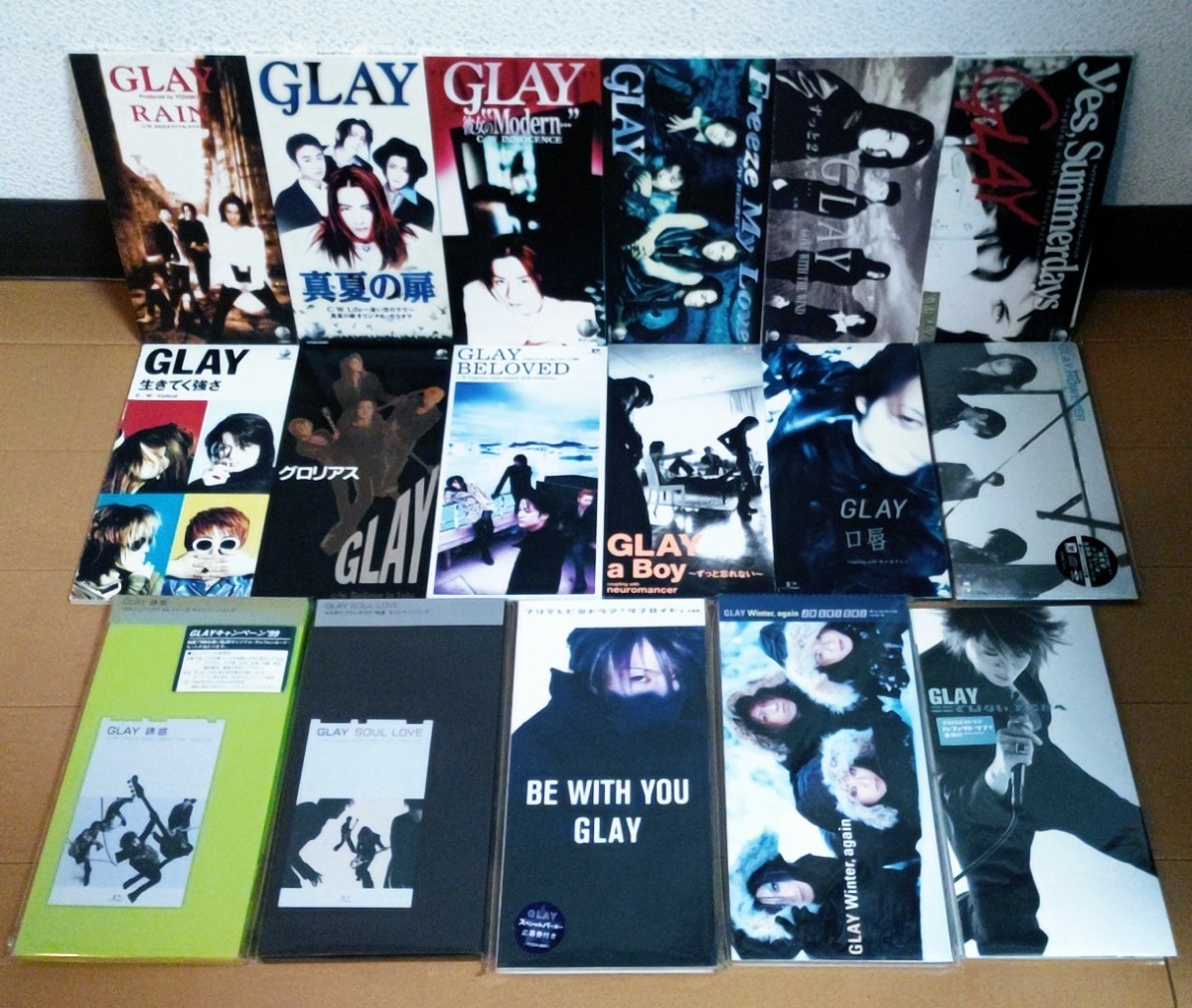 ★☆GLAY CD 8cm シングル 1st〜17th まとめて17枚セット TERU TAKURO HISASHI JIRO レア 貴重 ♪RAIN 真夏の扉 HOWEVERなど★☆_画像1