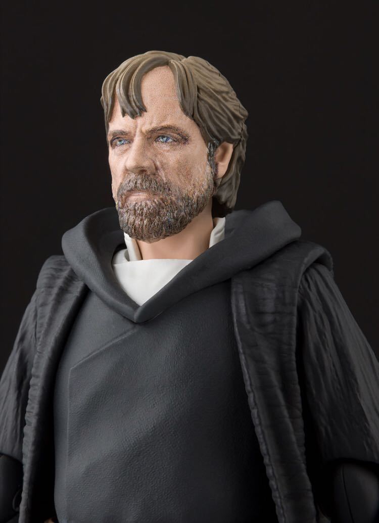 【送料込】バンダイ S.H.フィギュアーツ スターウォーズ ルークスカイウォーカー -バトルオブクレイト Ver.- (The Last Jedi)の画像1