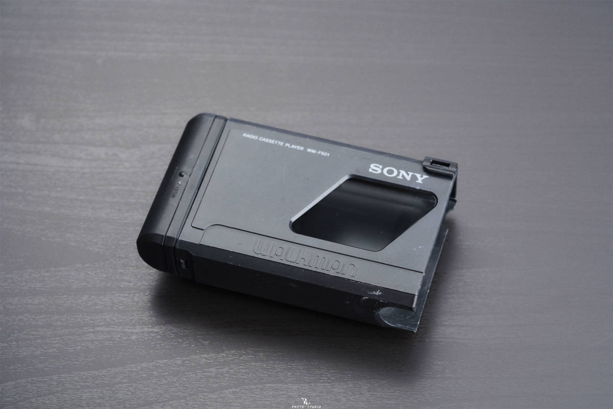 中古品丨SONY WALKMAN カセットウォークマン WM-F501 ハードケース 外付け電池ケース 2点セット_画像1