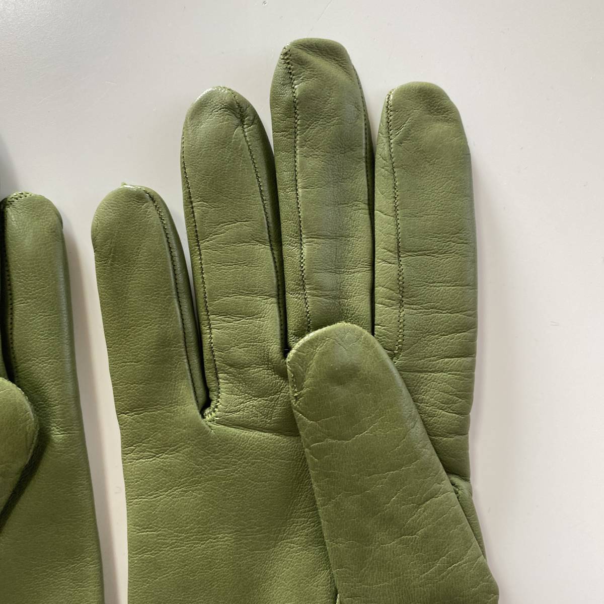 【美品】イタリア製　レディースサイズ　レザーグローブ　グリーン系　革手袋　サイズ7 PARTENOPE GLOVES_画像3