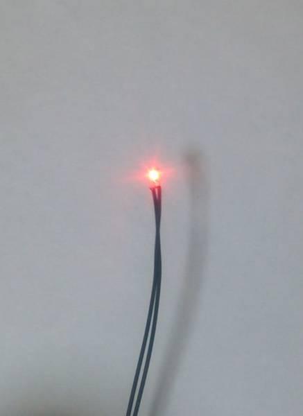 ３Ｖ仕様　赤色チップＬＥＤ　抵抗・電線付き　５本セット　　　　　α_赤色　チップＬＥＤ点灯