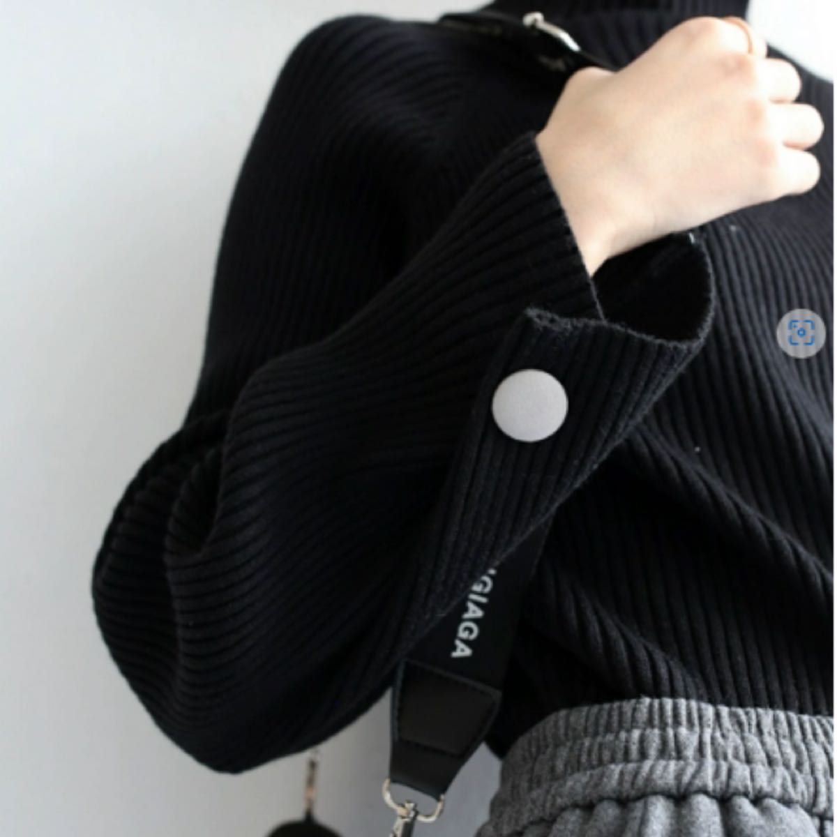 【新品】 袖ボタン ハイネック プルオーバー デザイン ニット 韓国 ブラック 人気  長袖 セーター 