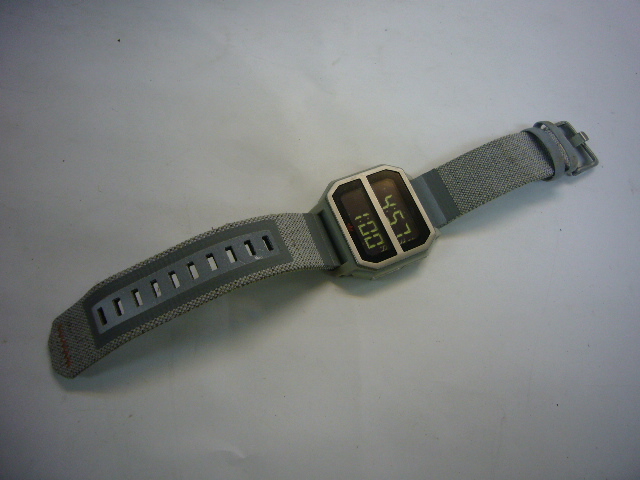 アディダス 腕時計 メンズ ユニセックス Adidas アーカイブ ARCHIVE_R2 デジタル _画像2