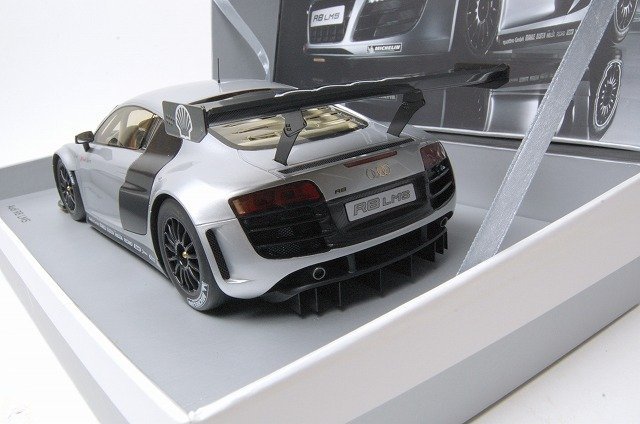 ☆Audi collection 1/18 Audi アウディ R8 LMS Eissilber /Ice Silver Art.-Nr. 502.09.184.15_画像6