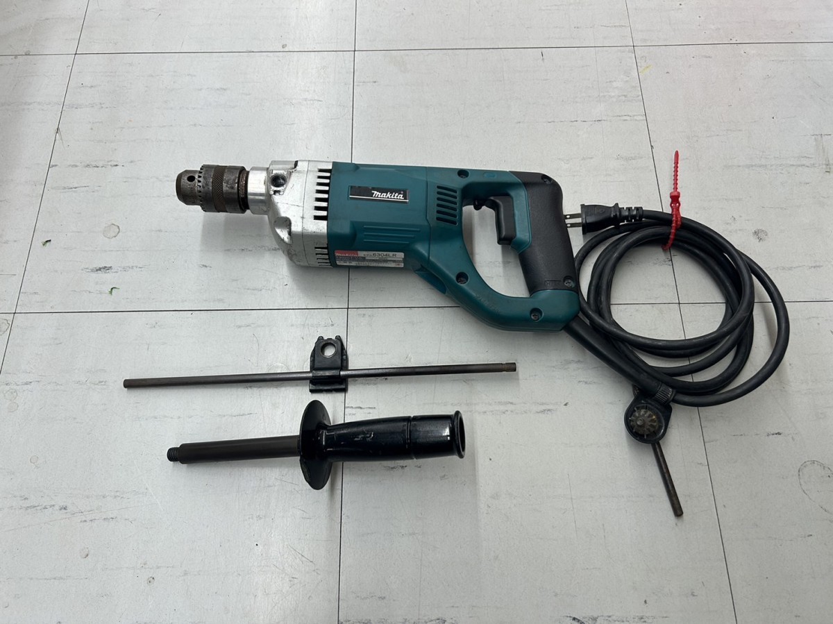 【愛知 東海店】CF971【5,000～売切】makita 13mmドリル 6304LR 100V 50-60Hz ★ マキタ 電動ドリル 電動工具 穴あけ 斫り ハツリ ★ 中古_画像3