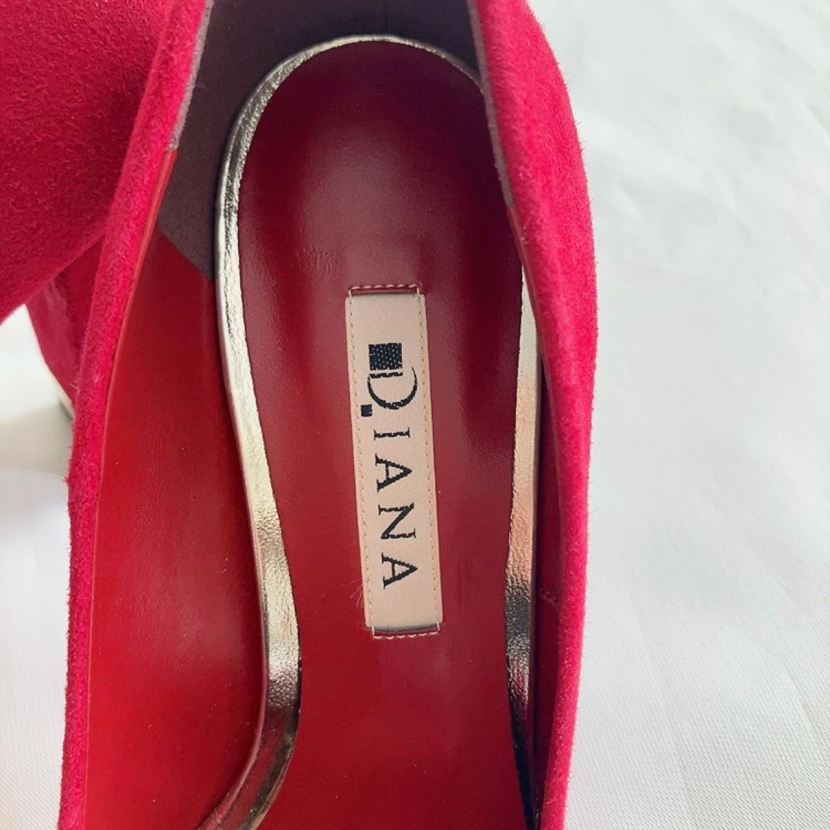 ダイアナ】DIANA スエード ハイヒール 22 5 赤 太ヒール 美品 ダイアナ】DIANA スエード ハイヒール 22 5 赤 太ヒール 美品