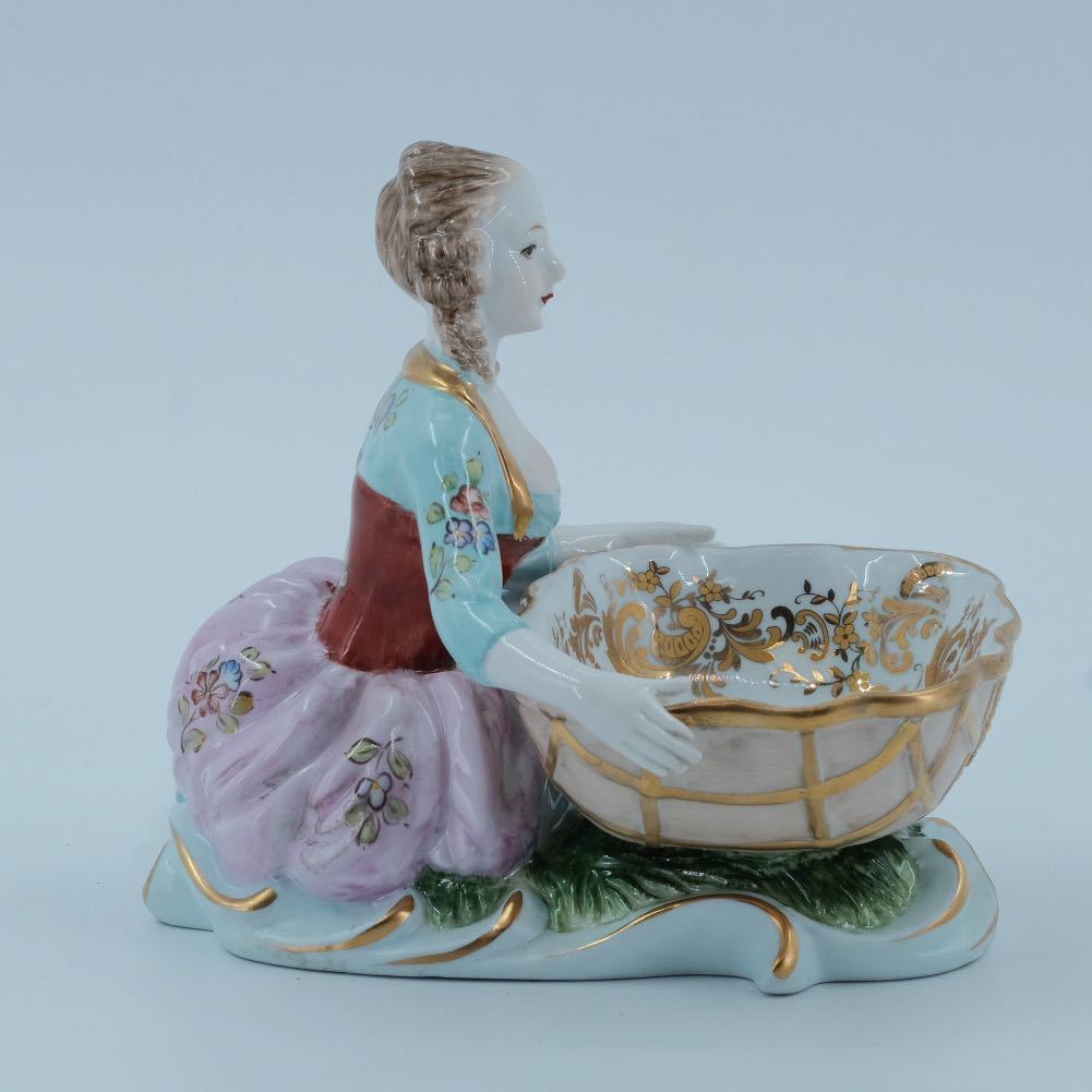 【葉】151　アンティーク　西洋陶器人形　かご持ち少女　マイセン　小物入れ　インテリア雑貨　_画像3