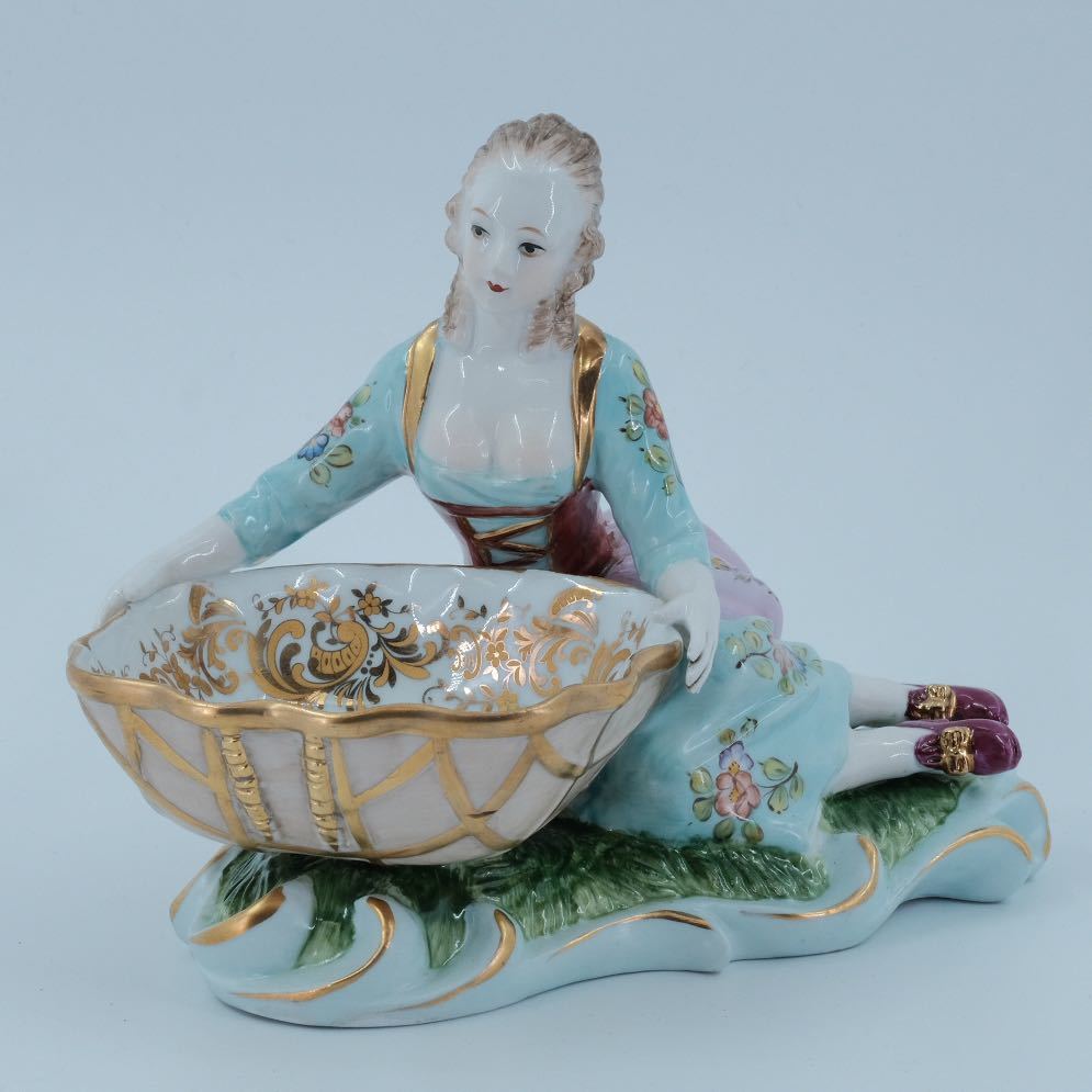 【葉】151　アンティーク　西洋陶器人形　かご持ち少女　マイセン　小物入れ　インテリア雑貨　_画像2