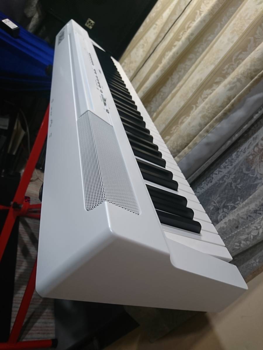 YAMAHA P-121 73鍵盤 2019年製使用少ない中古美品 普通車後席横積み可能サイズ _パールホワイトが綺麗です