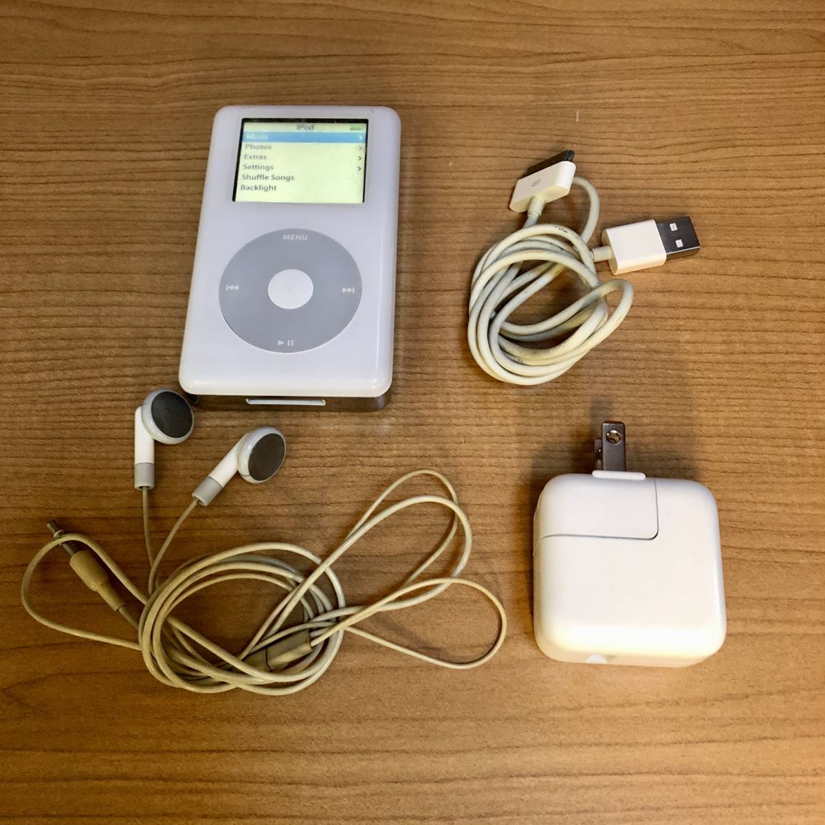 レア 完動品 iPod Classic 60GB A1099 第4世代 カラー液晶 純正付属品 イヤホン USB充電器 / mini shuffle nano touch 80gb 120gb 160gb