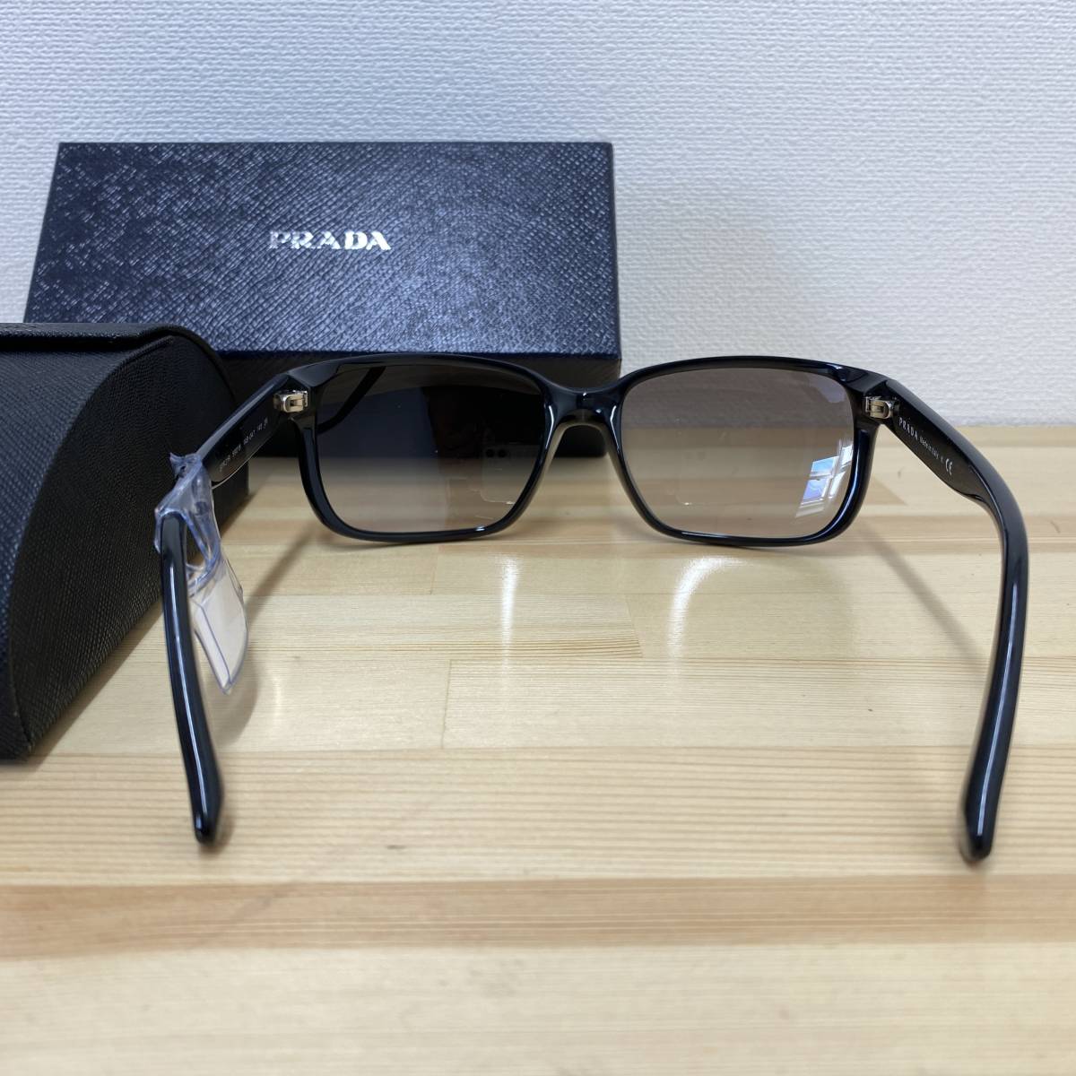 美品 PRADA サングラス SPR21R 59 18 1AB-0A7 140 2Nプラダ 外箱 美品 PRADA サングラス SPR21R 59 18 1AB-0A7 140 2Nプラダ 外箱