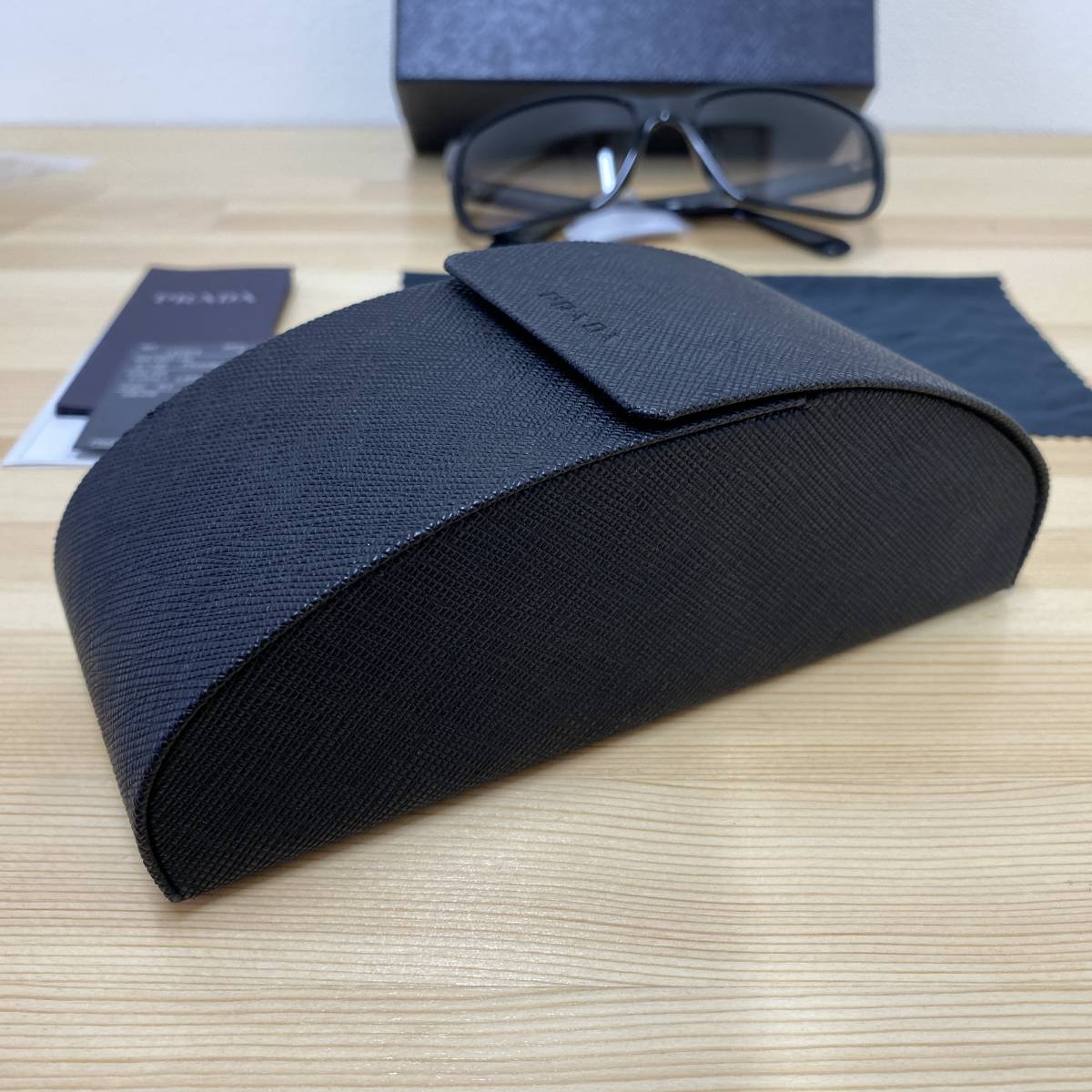美品 PRADA サングラス SPR21R 59 18 1AB-0A7 140 2Nプラダ 外箱 美品 PRADA サングラス SPR21R 59 18 1AB-0A7 140 2Nプラダ 外箱