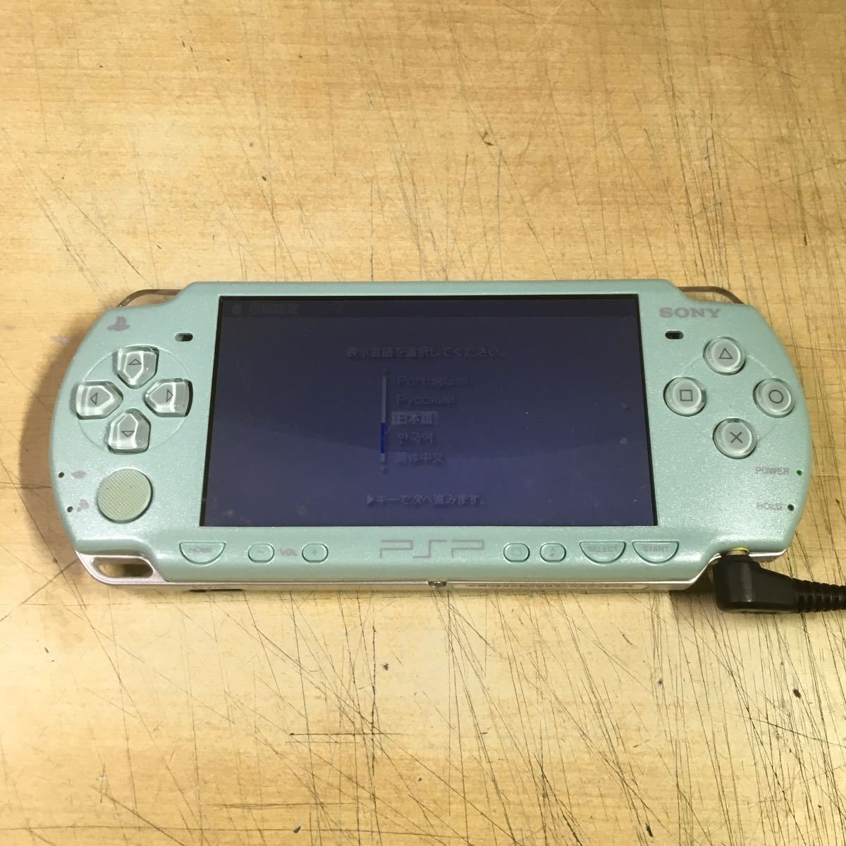 【送料無料】(011100C) SONY PSP2000/3000 本体のみ ジャンク品 2台セット_画像2