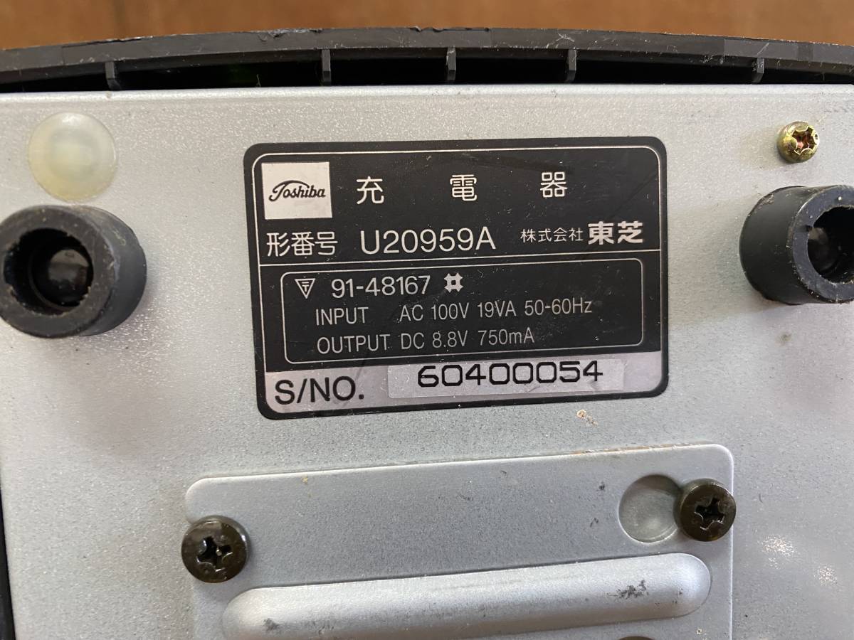 J4130 東芝無線電話装置　CS1TS400ー1F3E1ー10 通電のみ 充電器１台本体２台通電のみジャンク品_画像7