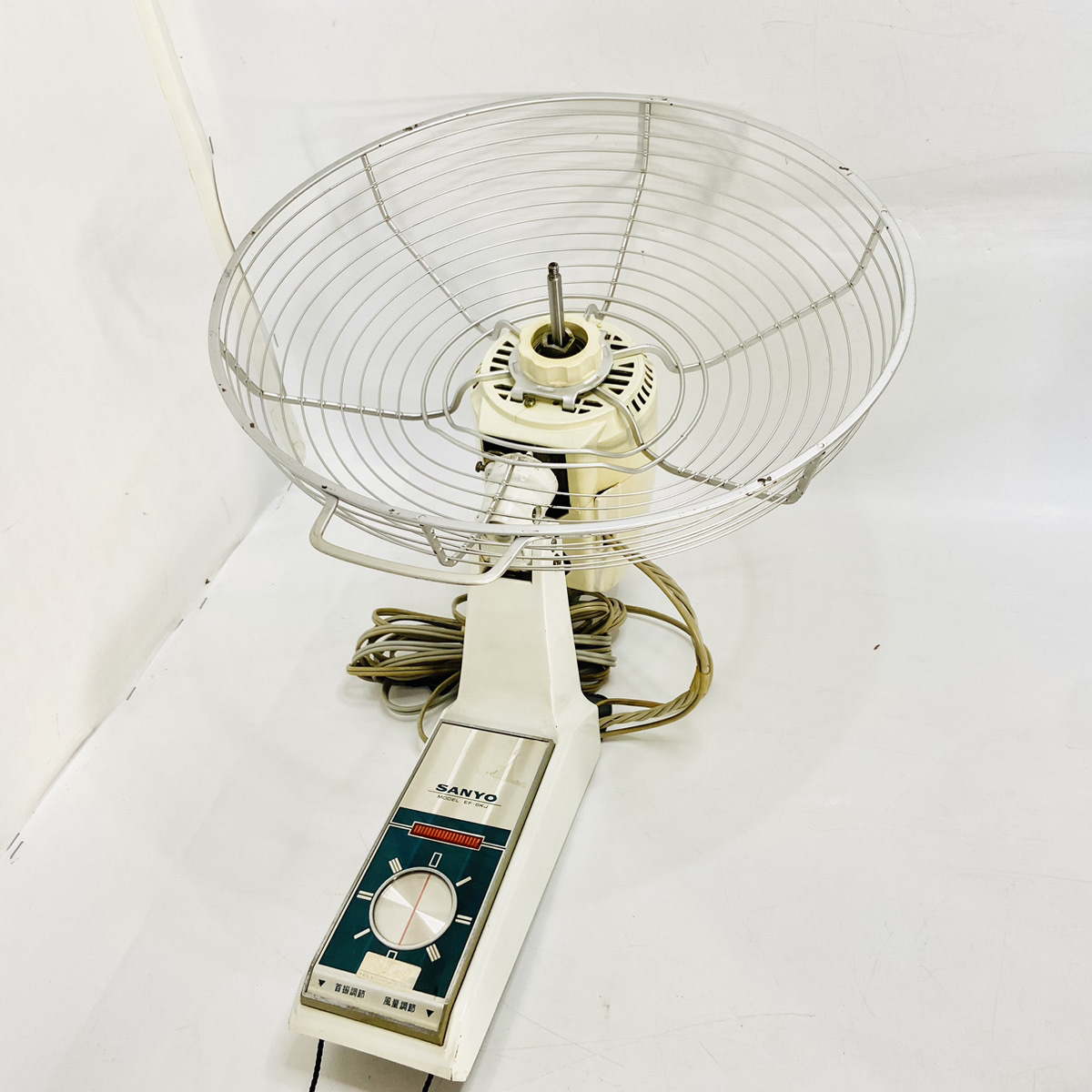 【A3675】動作品！ 三洋電機 扇風機 SANYO EF-6KJ オブジェ・インテリア 昭和レトロ_画像4