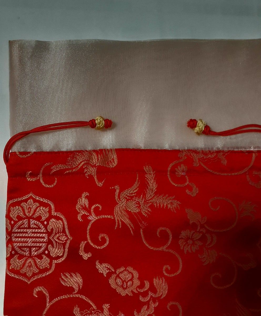 シルク刺繍&オーガンジー巾着袋　赤・ピンク二枚セット　未使用品