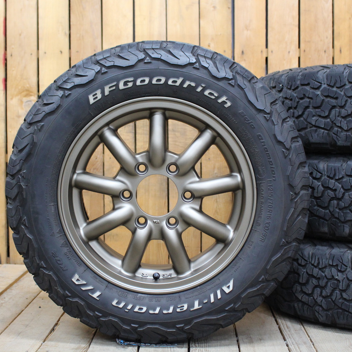 200系 ハイエース アゲ系 ファブレス BARONE MC-9 16in BFグッドリッチ T/A KO2 215/65R16 ホワイトレター タイヤ ホイール 4本SET_画像1