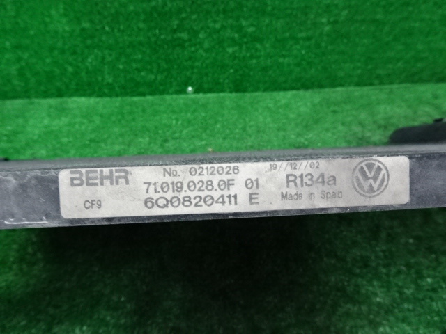 ☆フォルクスワーゲン VW ポロ・9NBBY 2003(Ｈ15)年式・コンデンサー・6Q0820411E BEHR_画像3