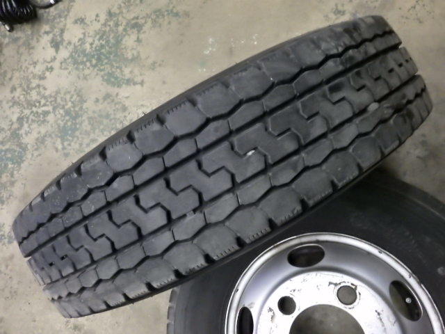 # 90124-25-170-0 ★ 中古 ミックスタイヤ 195/85R 16 114/112L ダンロップ いすゞ エルフ外し_画像2