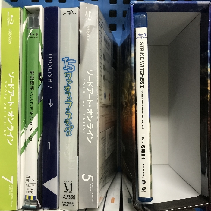 アニメ ブルーレイ Blu-ray まとめて 30本 セット ラブライブ TIGER&BUNNY おそ松さん ソード・アート・オンライン 他_画像3