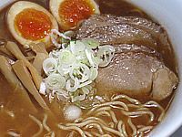 旭川ラーメン蜂屋（はちや）醤油味2食入【北海道旭川を代表するラーメン】焦がしラード【メール便対応】_画像2