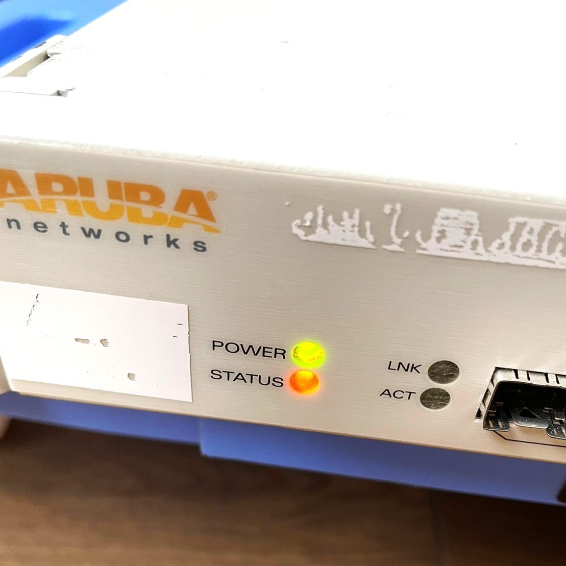 △45【通電OK】Aruba 3600 スタンドアロン型 モビリティ コントローラー 3000シリーズ VPN接続 リモートAP AirWave アルバ セキュリティの画像2