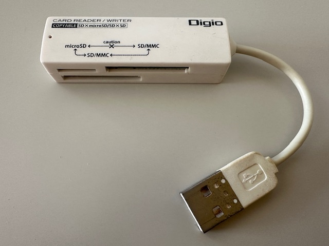 Digio CRW-SD43シリーズ SD/microSD 専用 カードリーダー ライター ホワイト _画像3