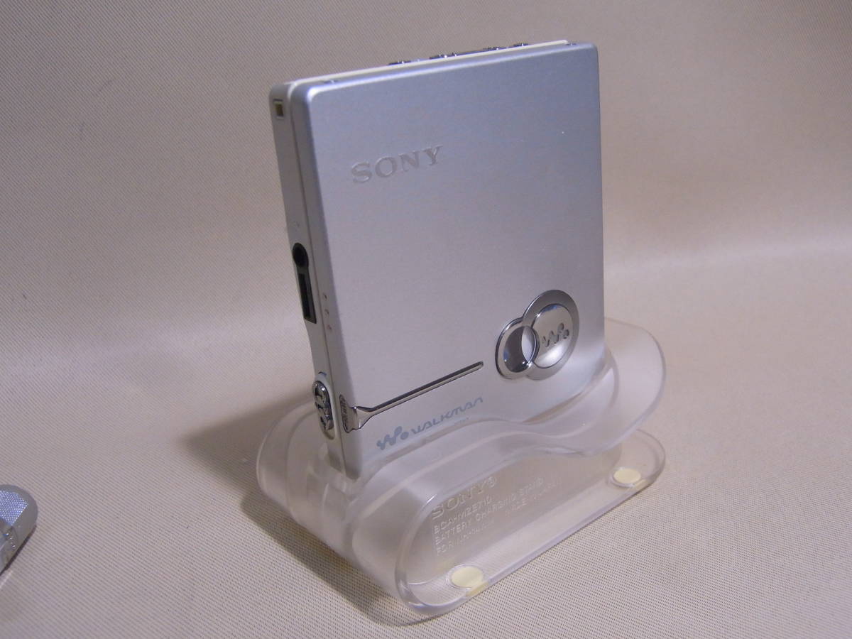 新同品 SONY MZ-E710 MDウォークマン 正常動作品 (日本製)_画像10