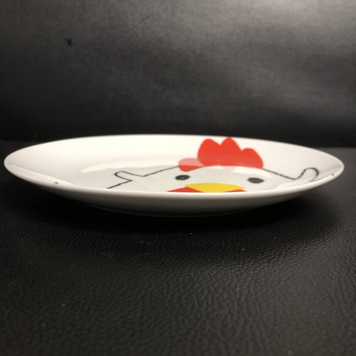 《食器》 グッズ「からあげクン × LAWSON：中サイズのプレート」 円直径：約19cm・高さ：約2.3cm ローソン にわとりデザイン 中皿の画像3