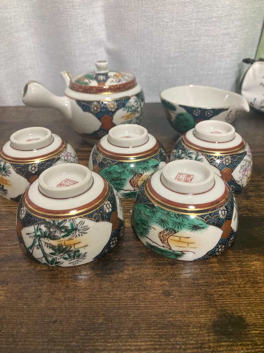 九谷焼青粒 色絵金彩 松/梅/竹図文 茶器揃 急須煎茶碗湯冷 煎茶 九谷焼青粒 色絵金彩 松/梅/竹図文 茶器揃 急須煎茶碗湯冷 煎茶
