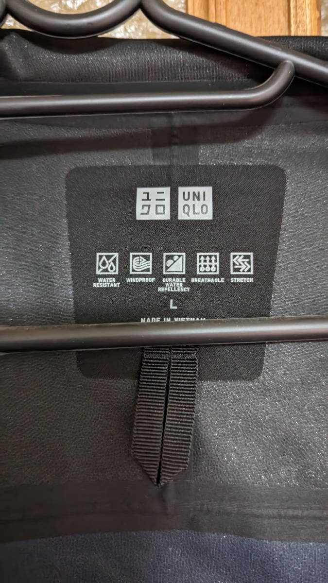 ユニクロ(UNIQLO)　ブロックテックパーカ ブラックxネイビー ３Dカット　メンズ　L (中古／古着) _画像4