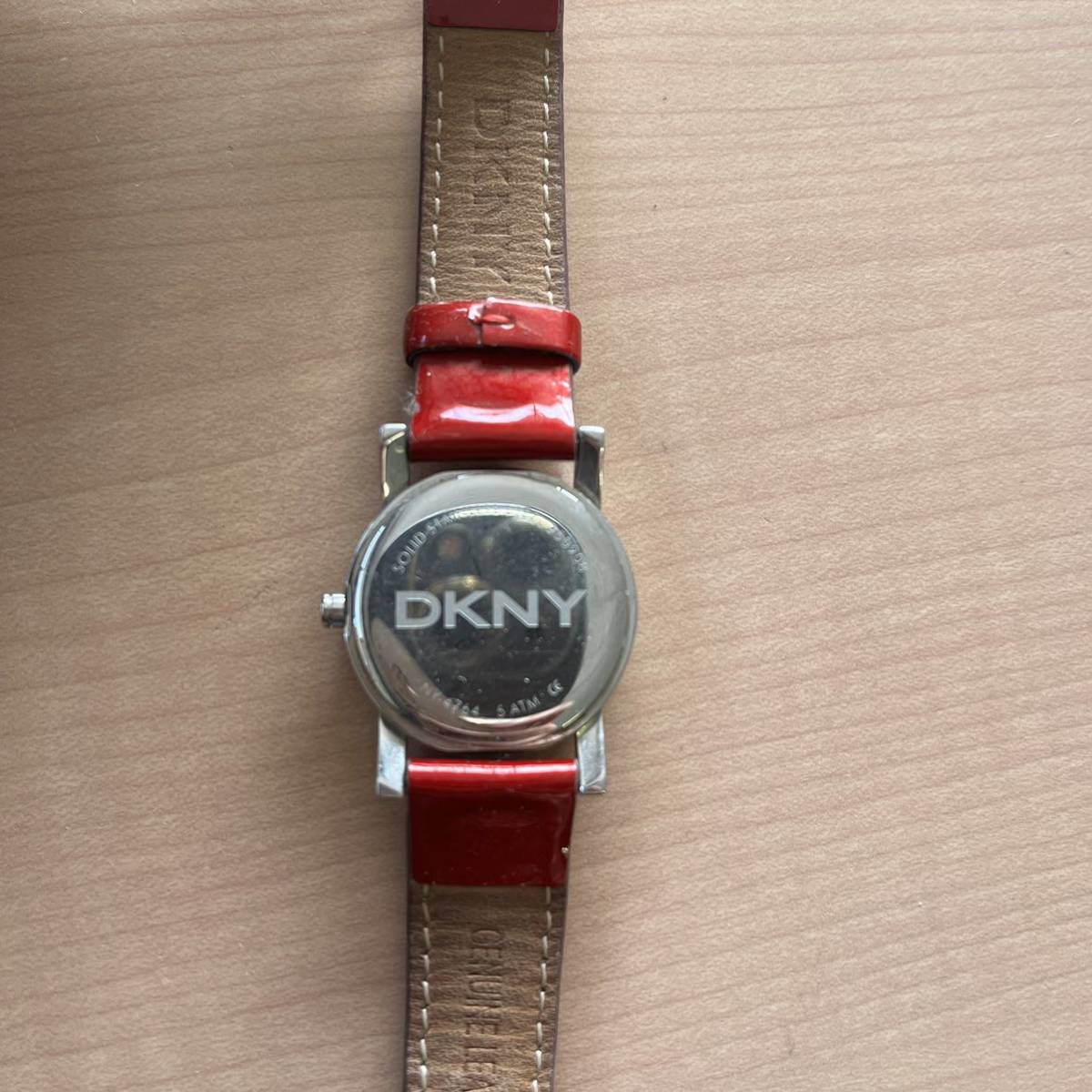 DKNY ダナキャランニューヨーク 腕時計 赤 レッド レディース ステンレス GENUINE LEATHER Ｙ_画像4