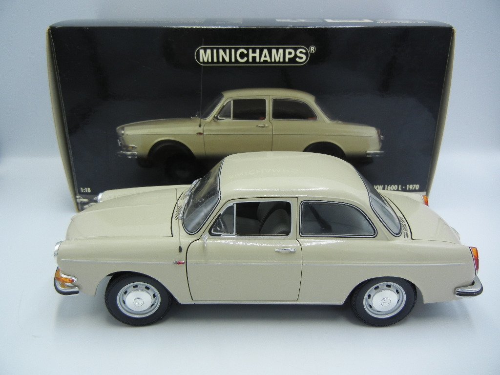 《中古》MINICHAMPS 1/18 VolksWagen 1600L 1970　フォルクスワーゲン タイプ3 VW ミニチャンプス PMA　箱に若干難あり （西）